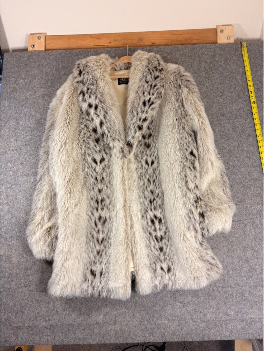 Vintage Monterey Fashion Faux Snow Leopard Fur Coat Jacket Size XL Made in USA